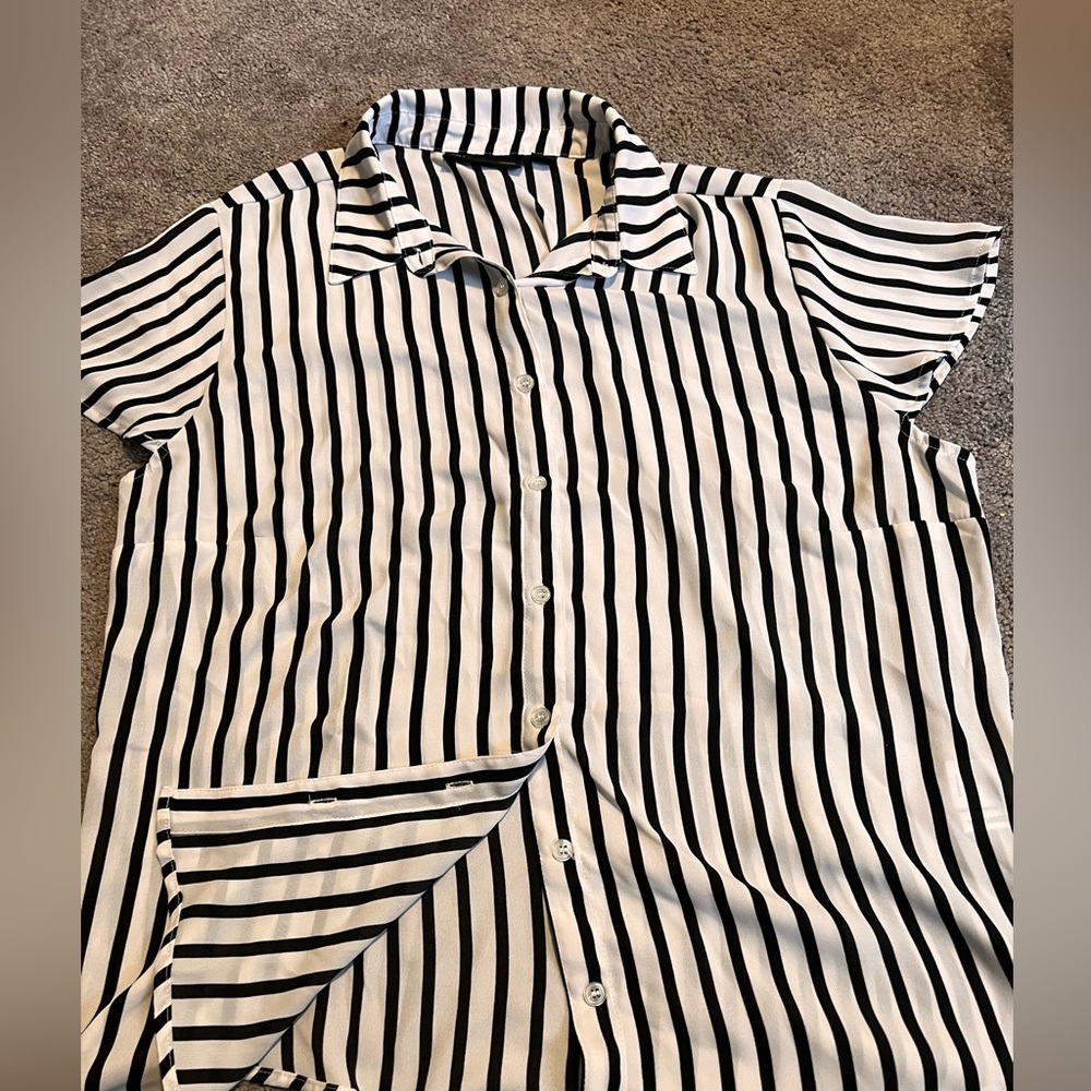 NYC black and white vertical stripes